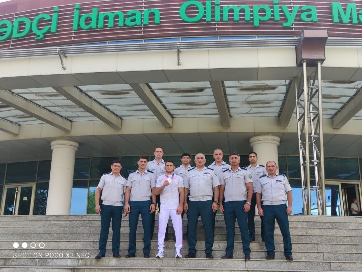 Elçin Quliyev Firdovsi Umudovutəltif etdi (FOTO)