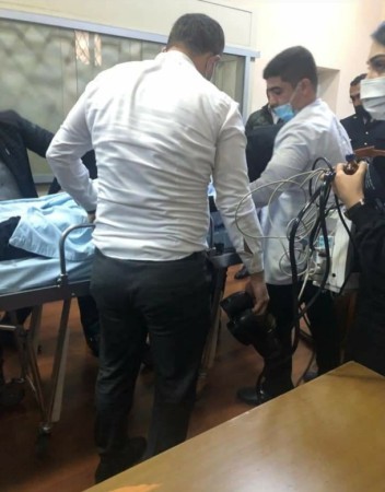 "Eldar Həsənovu sürüyə-sürüyə zala gətirdilər"- FOTO