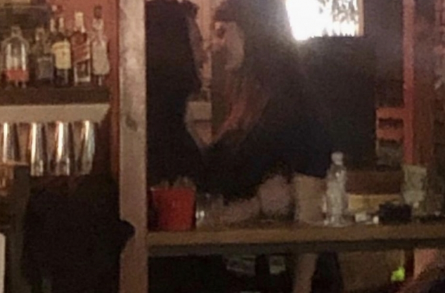 Məşhur aktrisanın qızı sevgilisi ilə dodaq-dodağa görüntüləndi -Heç kimi vecinə almadı (FOTO)