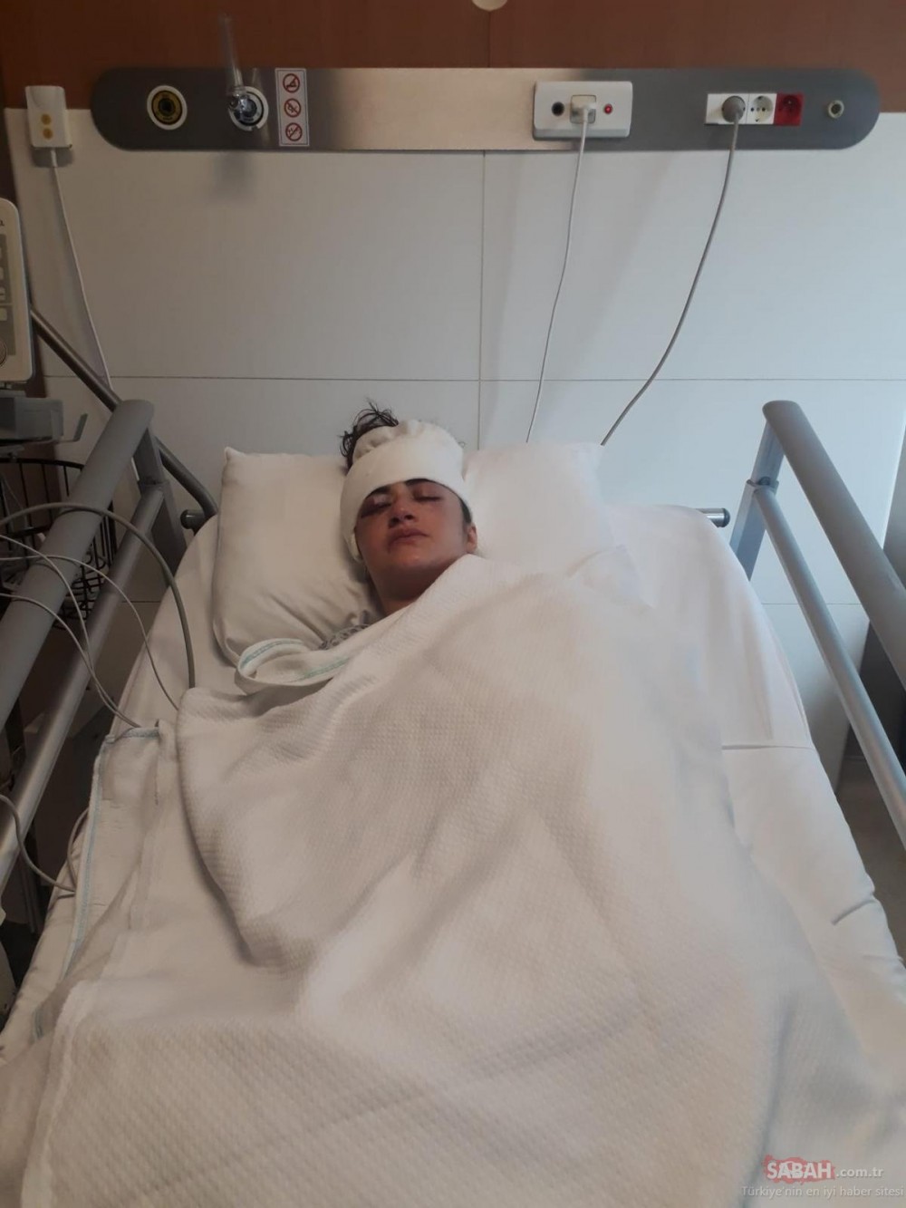 Gecə vaxtı DƏHŞƏT! Əyləncə məkanından çıxan qızı avtomobildənyola atdılar, anasına isə... (FOTO)