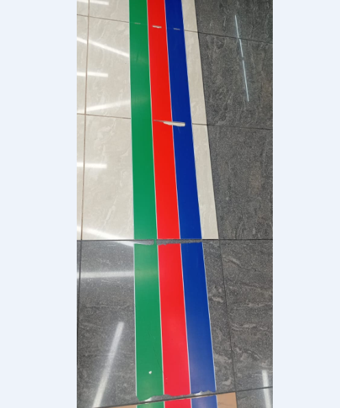 Moskvada bazar sahibi olan erməni bayrağımızı ayaqlar altına sərdi(FOTO/VİDEO)