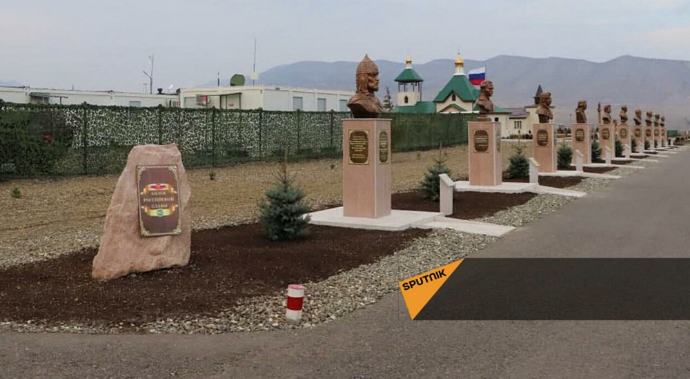 Xankəndidə rus sülhməramlılara heykəl qoyuldu- FOTO