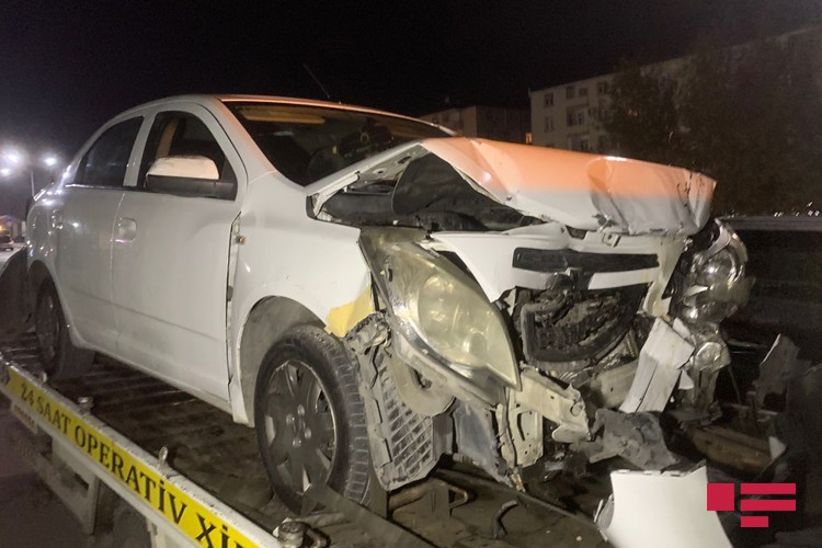 Abşeronda bloqer qadın sərxoş halda avtomobili qaçırıb qəza törətdi- FOTO (VİDEO)