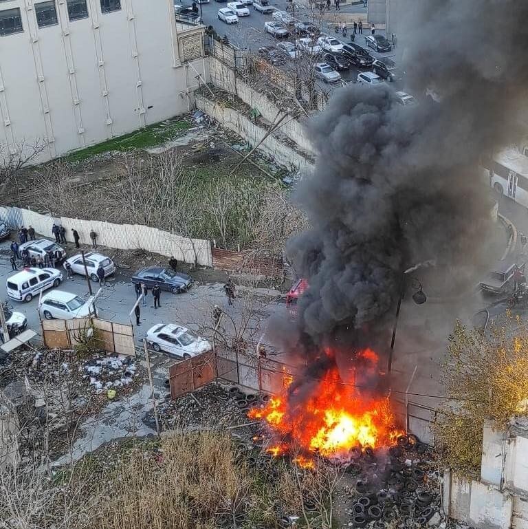 Bakıda yol kənarında yanğın- FOTO