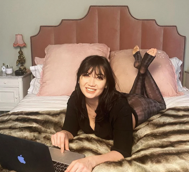 Bu məşhurun otel otağında çılpaqgörüntüləri yayıldı (FOTOLAR)