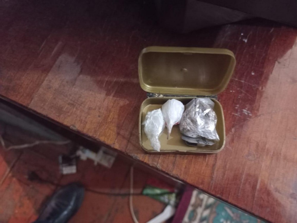 Axtarışda olan qadın narkotacirSAXLANILDI (FOTOLAR)