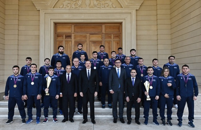 Prezident Azərbaycan millisinin üzvləriniqəbul etdi - FOTOLAR (YENİLƏNİB)