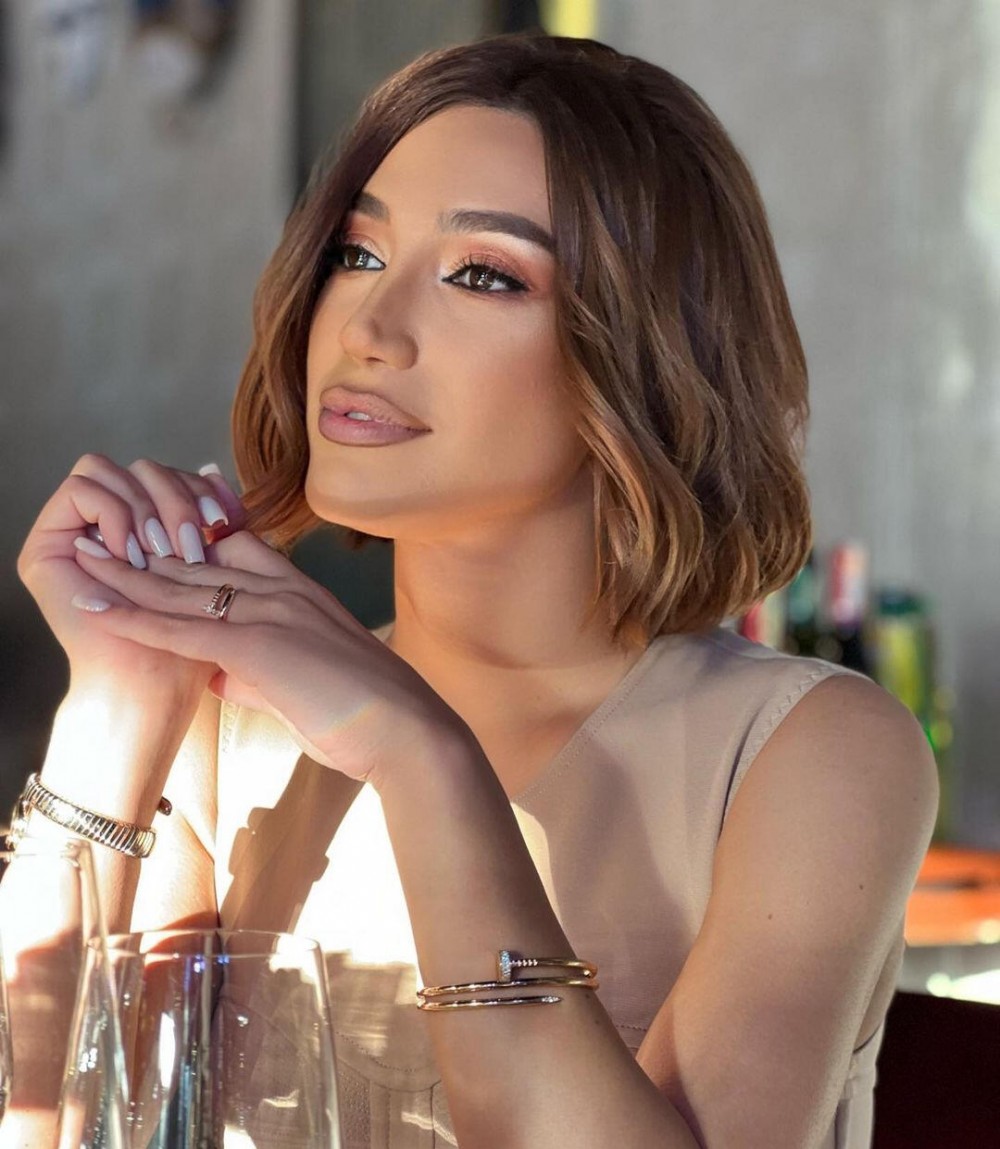 Röyanın geyimi müzakirələrə səbəb oldu- FOTOLAR