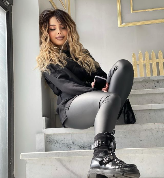 Xalq artistinin 24 yaşlı nəvəsi gözəlliyi ilə DİQQƏT MƏRKƏZİNDƏ- FOTOLAR