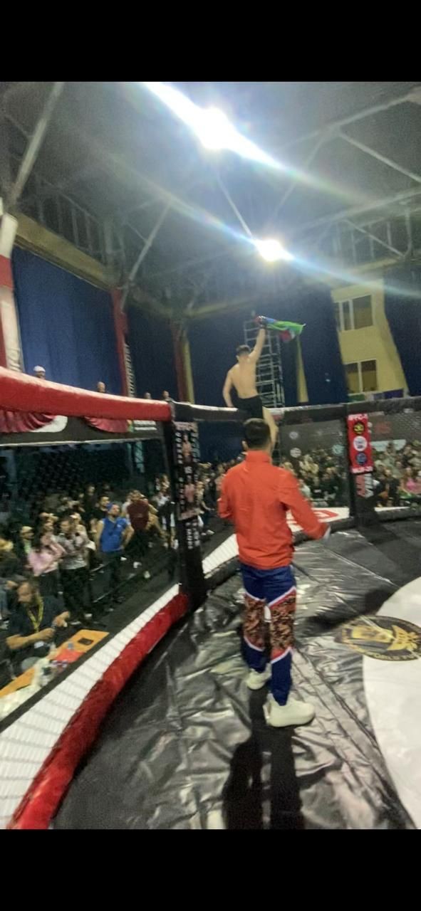 Ermənipərəst idmançıya ailəsinin gözü önündə dərs verənAZƏRBAYCANLI DÖYÜŞÇÜ: "Bayraqla çıxdığım üçün..." (FOTO+VİDEO)