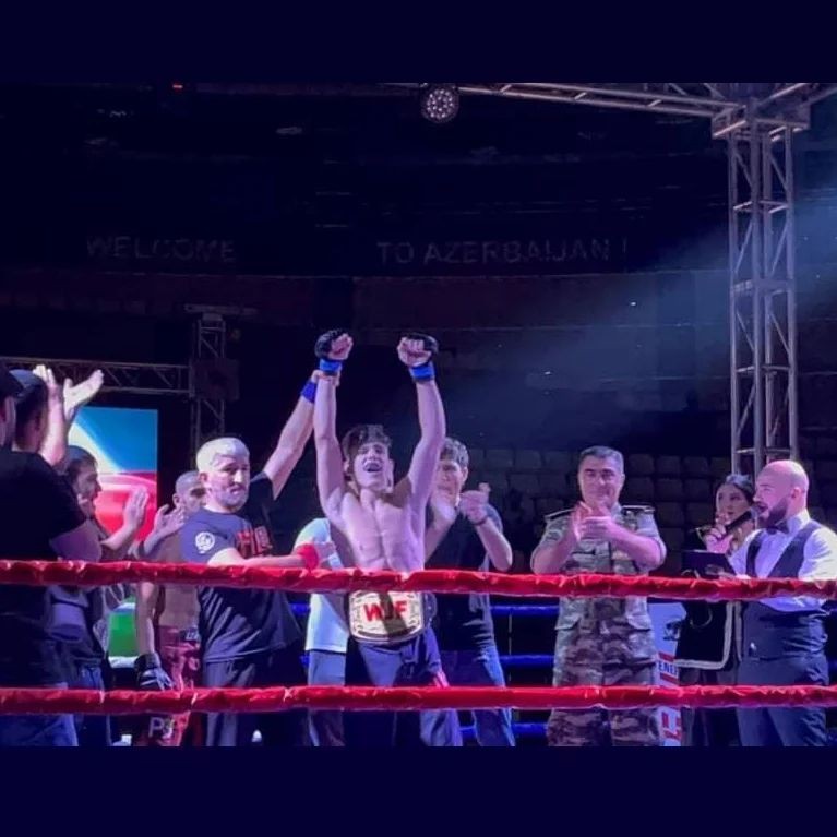 Ermənipərəst idmançıya ailəsinin gözü önündə dərs verənAZƏRBAYCANLI DÖYÜŞÇÜ: "Bayraqla çıxdığım üçün..." (FOTO+VİDEO)