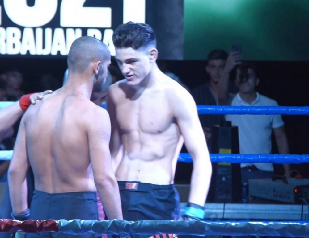 Ermənipərəst idmançıya ailəsinin gözü önündə dərs verənAZƏRBAYCANLI DÖYÜŞÇÜ: "Bayraqla çıxdığım üçün..." (FOTO+VİDEO)