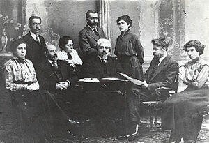 Həyat yoldaşını erkən itirdi, erməni müəllimə görə məktəbdən getdi, işdən atıldı