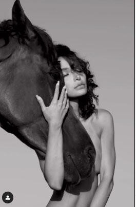 "Kişilik cinsiyyət orqanı ilə ölçülsəydi, qadınlar atla... " -Azərbaycanlı model Semra