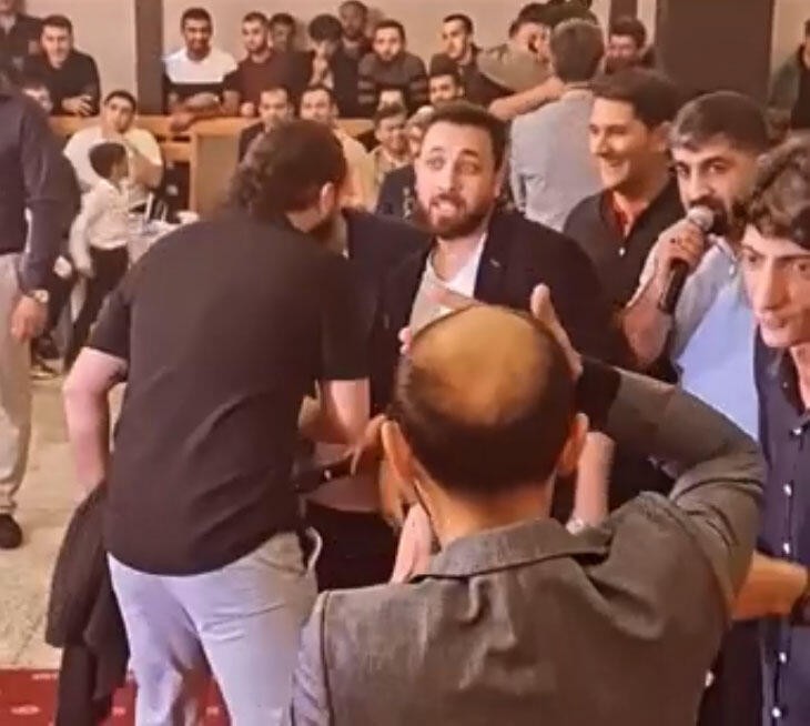 Pərviz Bülbülə başındakı PARİKİ ÇIXARDI:Toya bu vəziyyətdə gəldi (FOTO/VİDEO)