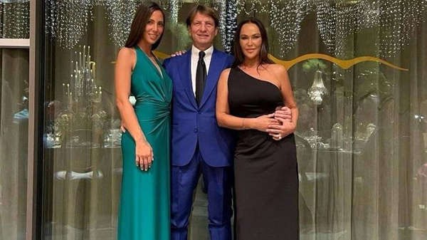 "Bəli, hamiləyəm" - 59 yaş müğənni(VİDEO)