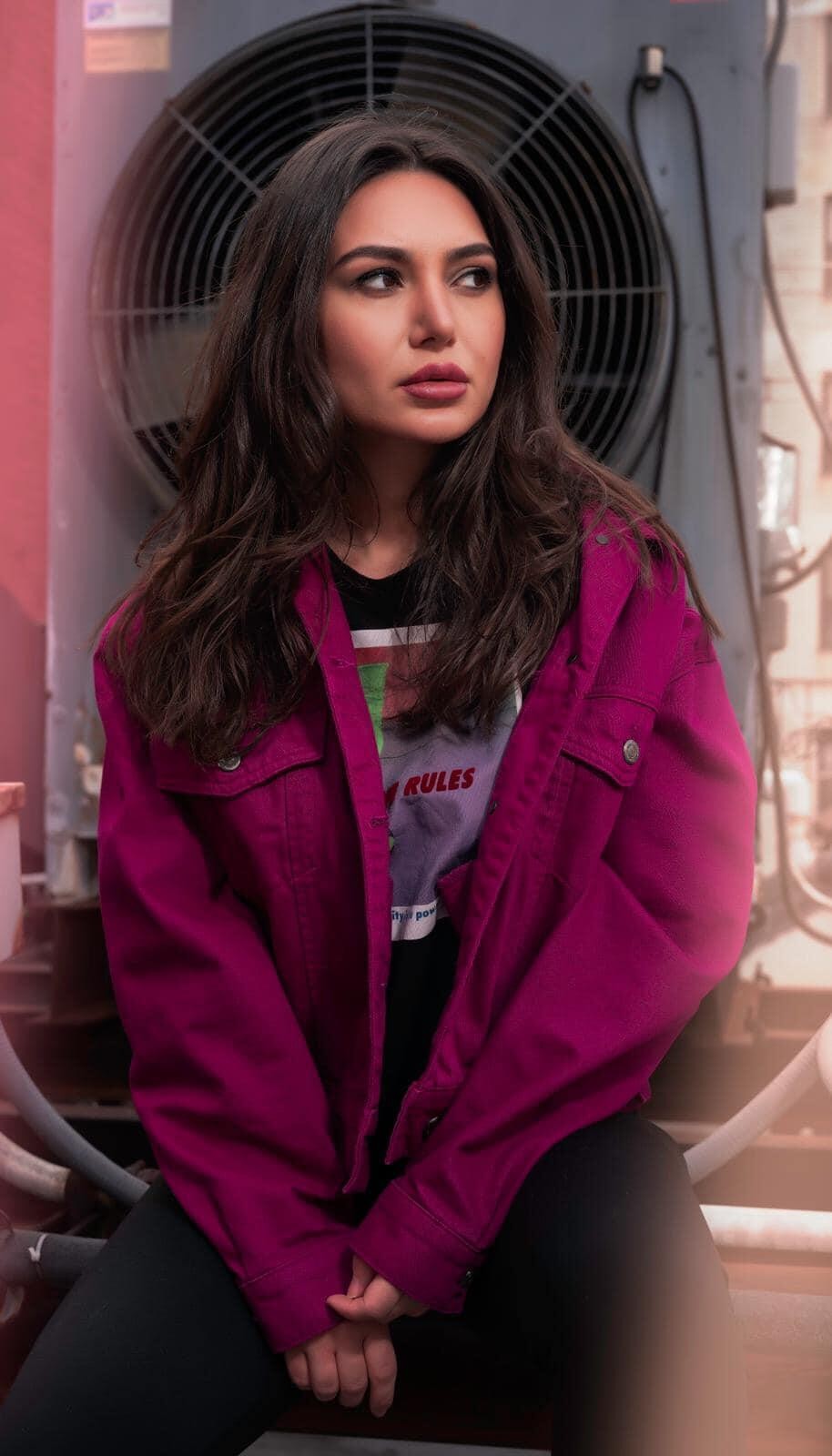 Aparıcı od püskürdü:Vətənpərvər olmaq məcburi deyil - FOTO