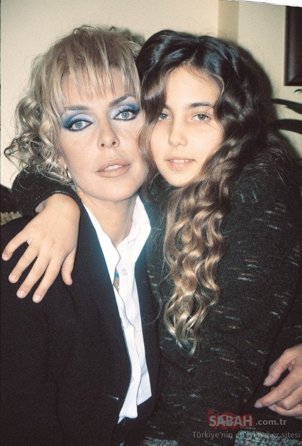 Məşhur aktrisa xaricdə polis olan qızının fotosunu paylaşdı- Foto