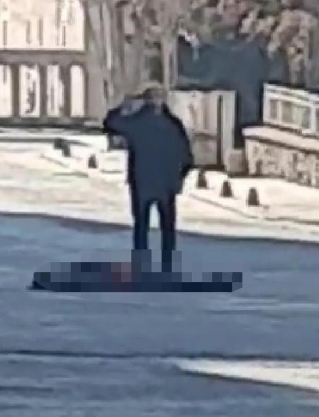 Polislər arasındakı mübahisə qanla bitdi (VİDEO)