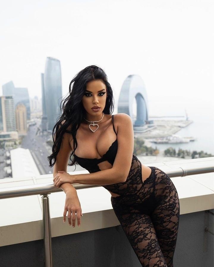 Bakıda modelin çəkdiyi biabırçı görüntülər -FOTOLAR