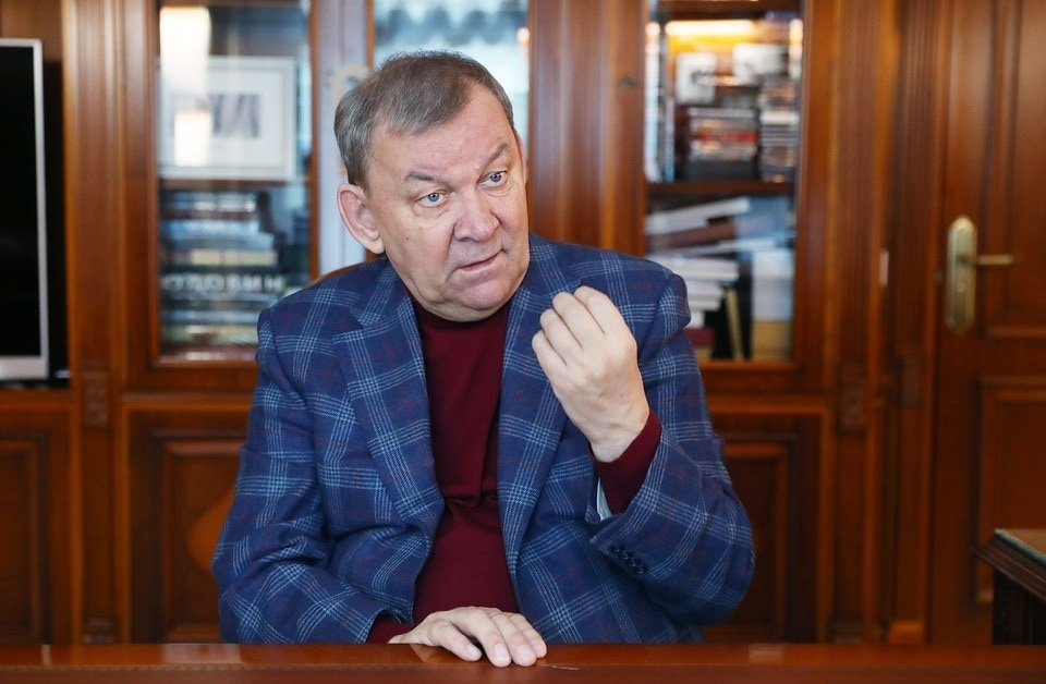 Bu teatrın baş direkoru istefa verdi- Yerinə… (FOTO)