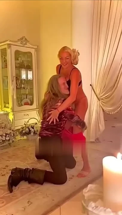 Məşhur yayılan BİABIRÇI GÖRÜNTÜSÜNDƏN DANIŞDI- Görün kim yayıbmış (FOTOLAR)