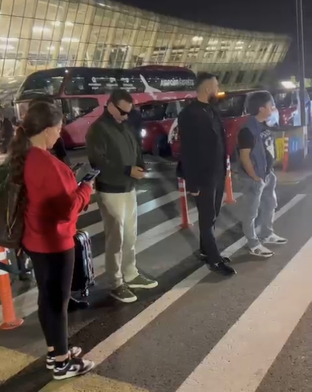 Rafet El Roman Bakıya gəldi- Sabah Gəncədə konsert verəcək - VİDEO