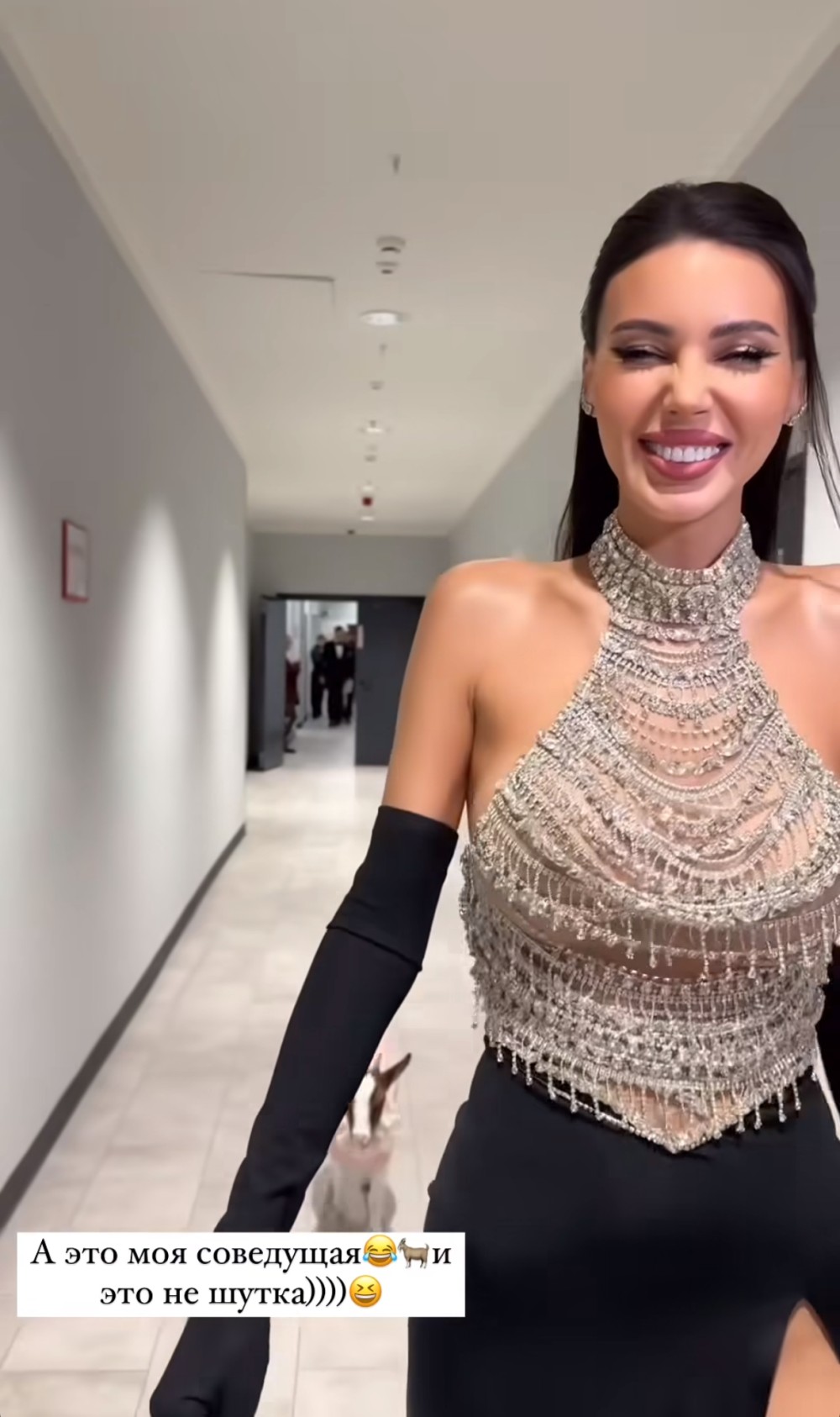 Yarıçılpaq halda görüntülənən iş qadını ərinin aldığısürprizi belə təqdim etdi - FOTO