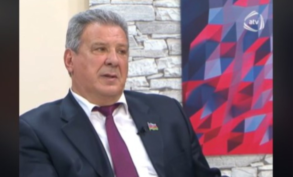 Dəhşətli qəzanın baş verdiyi səfərə gedəcək şəxslər arasında BU MƏŞHUR DA OLUB - Son anda biletin qaytarıb +FOTO