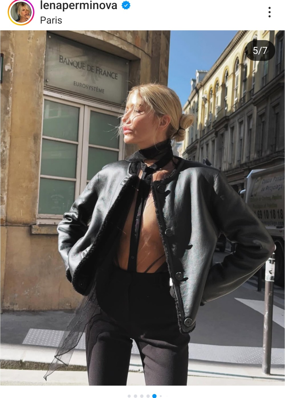 Milyarder ərindən boşanan model yarıçılpaq fotolarını paylaşıb