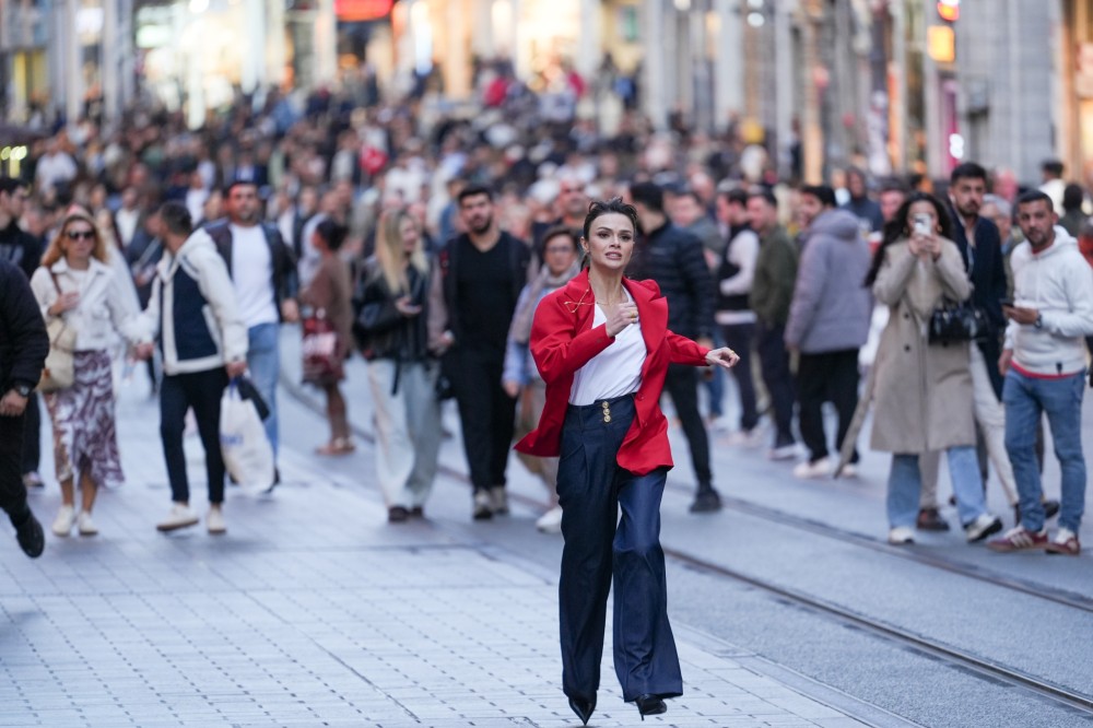 GoTürkiye-nin 10 seriyalı yeni mini-serialı “Bir İstanbul Hekayəsi” YouTube-da yayımlanıb -FOTOLAR