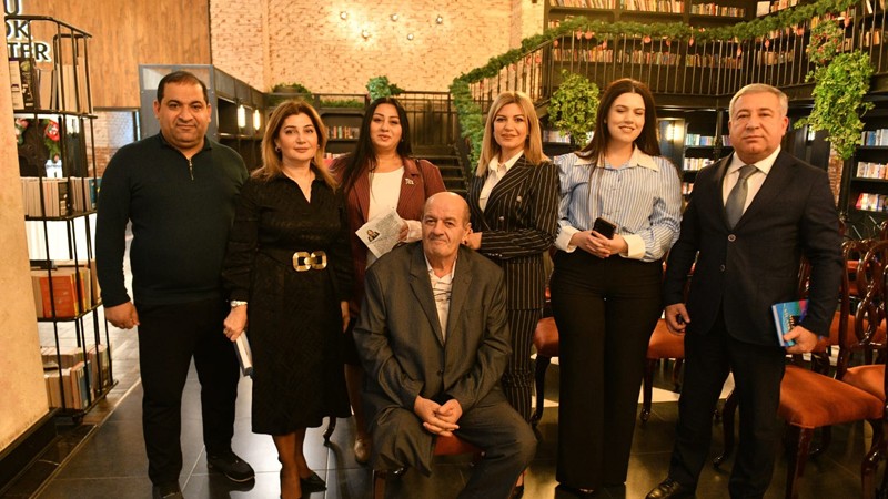 Gülər Coşqunsoyun Prezidentə həsr olunmuş kitablarının təqdimatı keçirildi (FOTO)