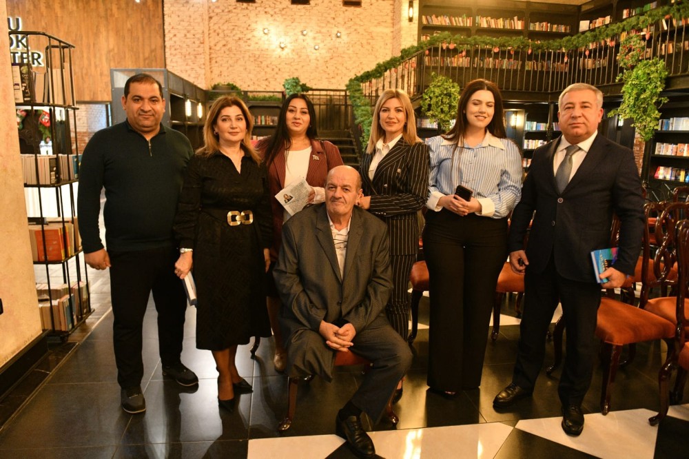 Gülər Coşqunsoyun Prezidentə həsr olunmuş kitablarının təqdimatı keçirildi (FOTO)