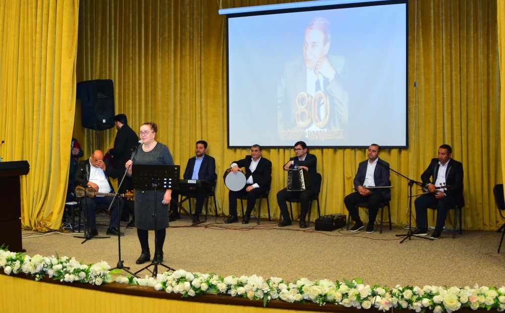 Nüsrət Kəsəmənlinin 80 illik yubileyi doğma Ağstafa rayonunda qeyd olunub 