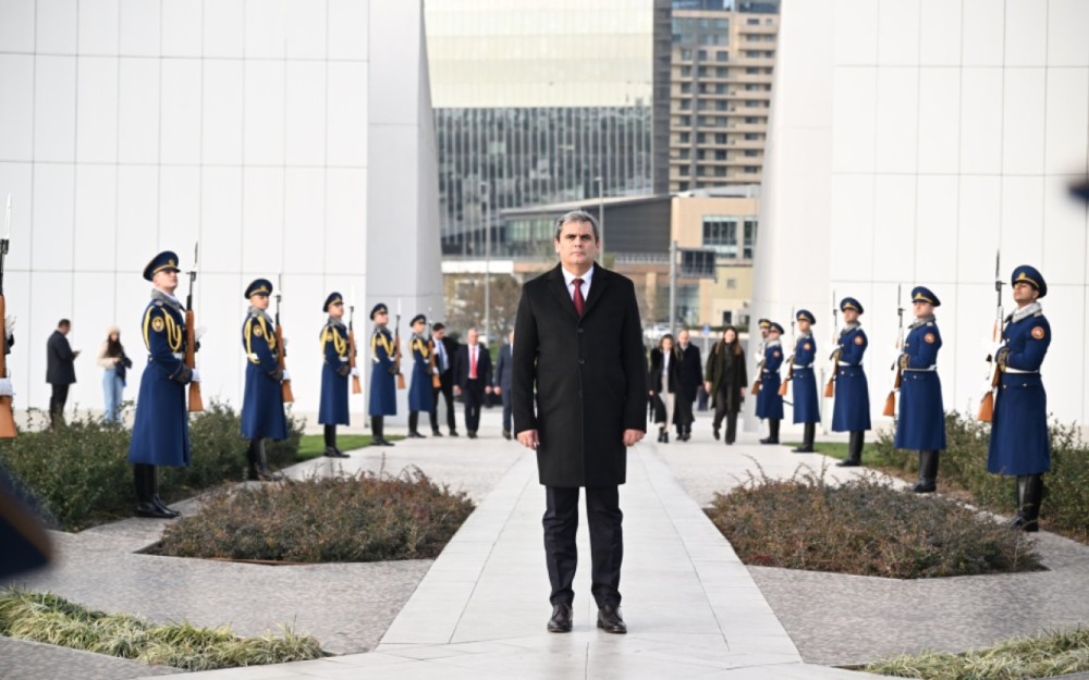 İbrahimoviç Zəfər parkını və Şəhidlər xiyabanını ziyarət edib- FOTOLAR