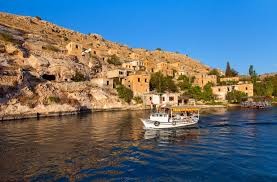 Şərqin incisi Halfeti: Su altında qalan tarix və turistləri valeh edən gizli cənnət