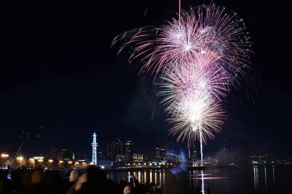 Bakıda atəşfəşanlıq oldu