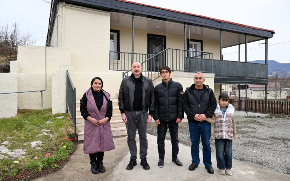 İlham Əliyev Heyvalı kəndində görülmüş işlərlə tanış oldu -FOTOLAR (YENİLƏNİB)